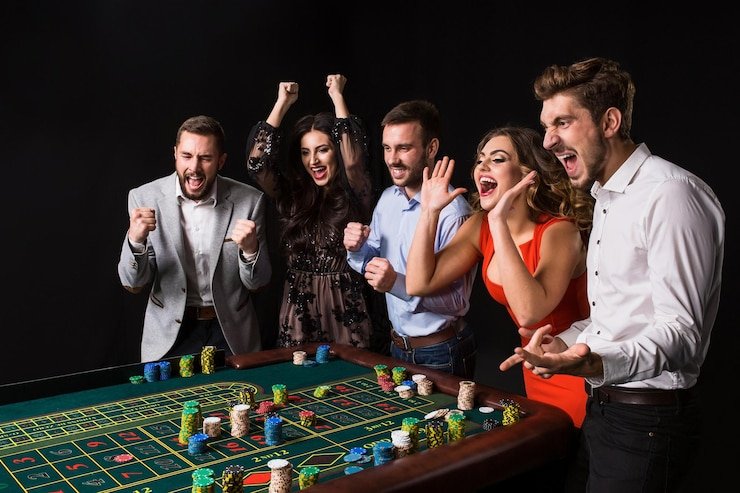 Pemain menikmati taruhan blackjack secara live memakai ponsel